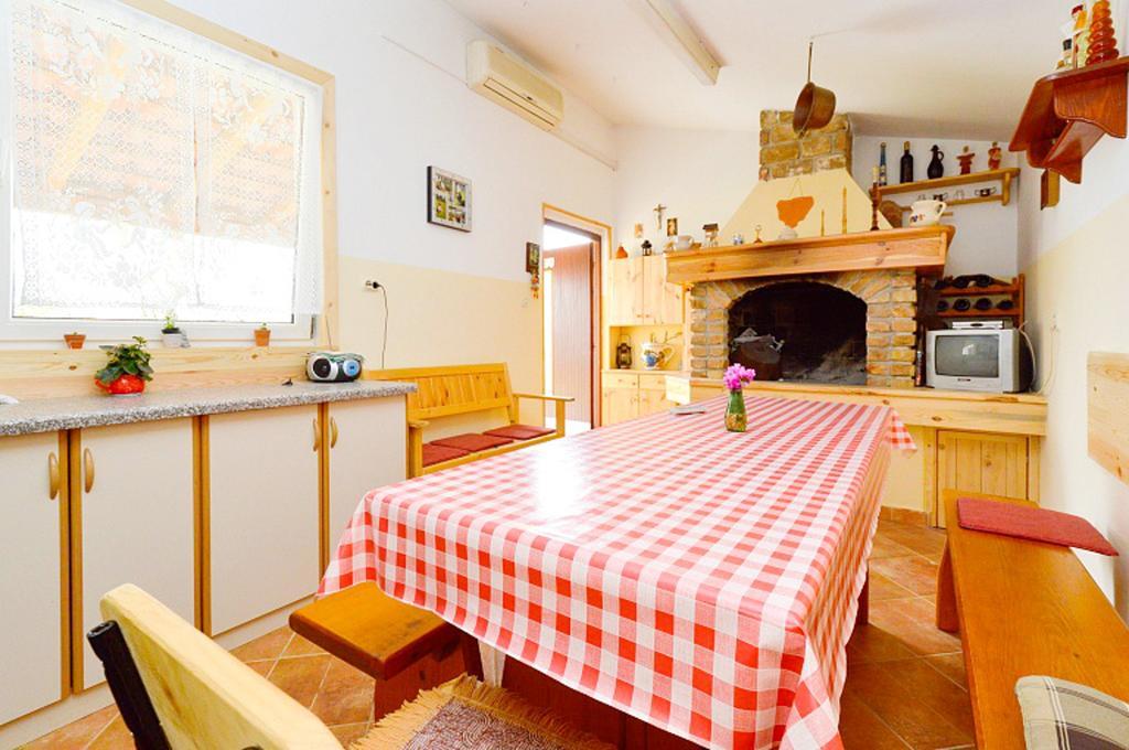 Apartment Mladenka Póla Szoba fotó