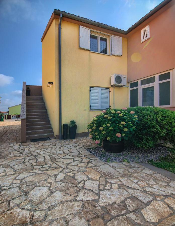 Apartment Mladenka Póla Kültér fotó