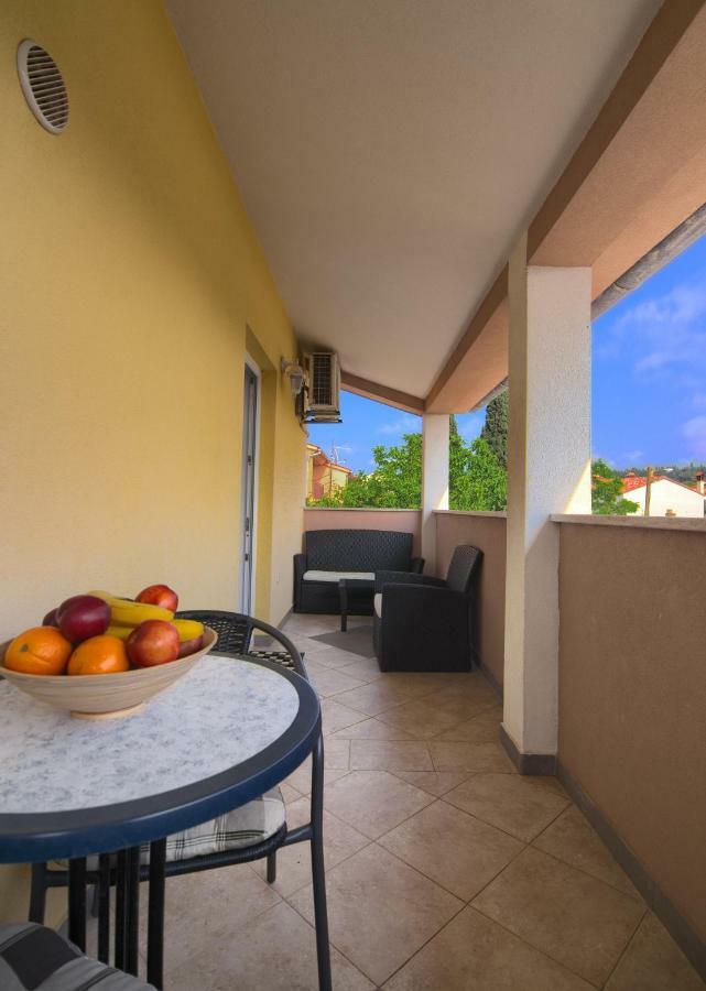 Apartment Mladenka Póla Kültér fotó