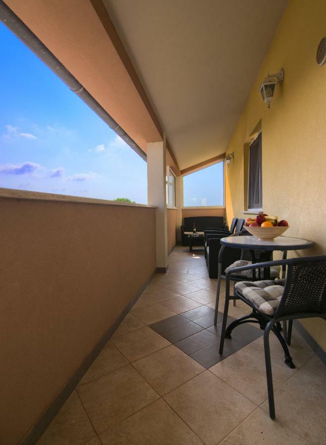 Apartment Mladenka Póla Kültér fotó